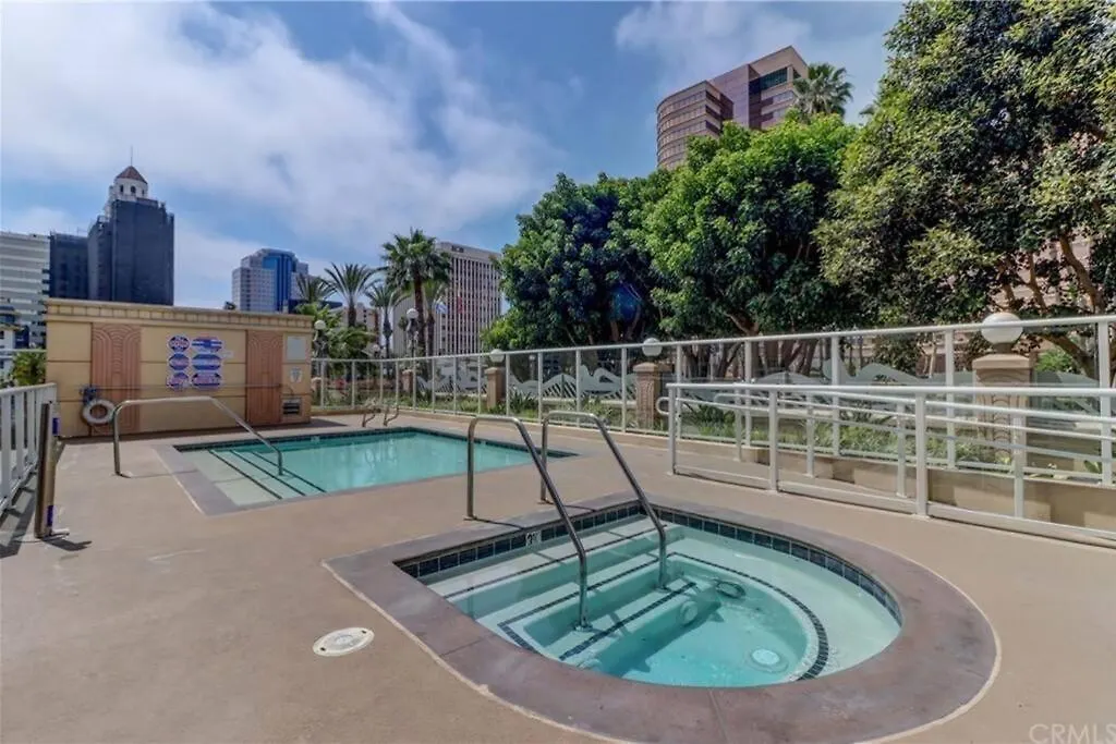 Apartment A Corner Unit With Ocean Views From Every Room Long Beach