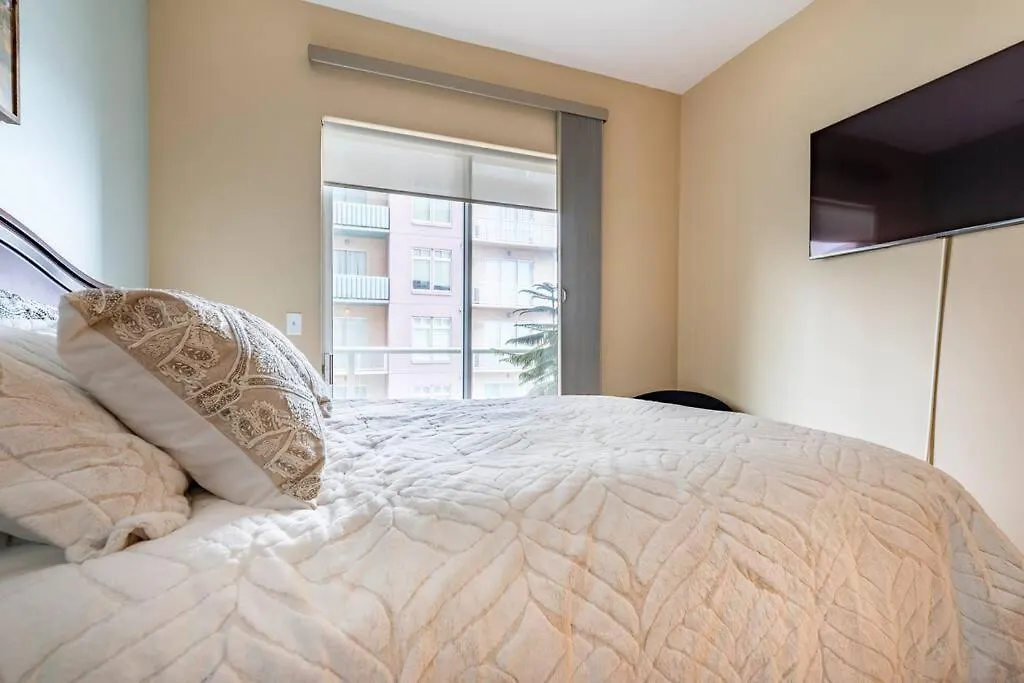 Apartment A Corner Unit With Ocean Views From Every Room Long Beach
